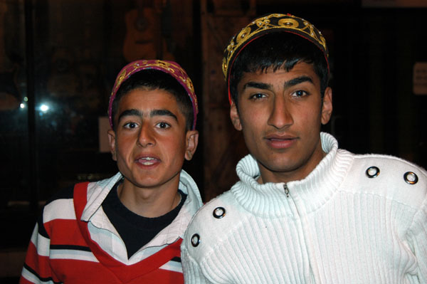 They hang out along the tourist strip of bars (Akbiyik Caddesi) selling hats