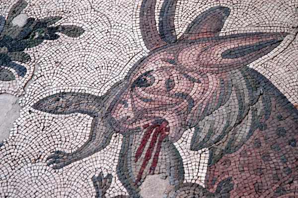 Detail of the griffin with lizard