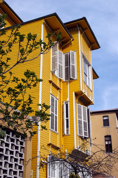 Yellow wooden Ottoman house, Yerebatan Cad.