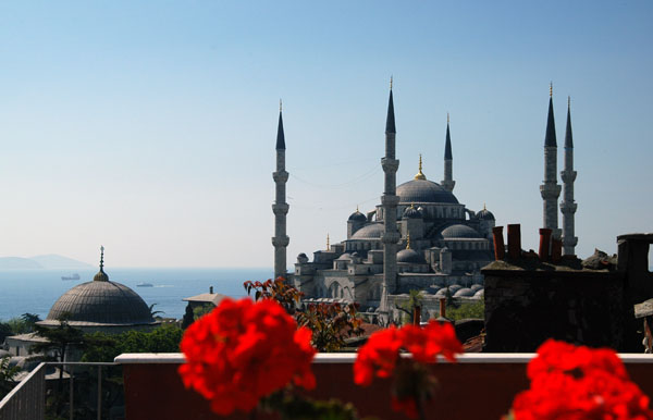 Sultanahmet Mosque (Blue Mosque) with spring flowers