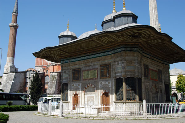 Fountain of Ahmet III outside the Imperial Gate to Topkapi Palace, 1728