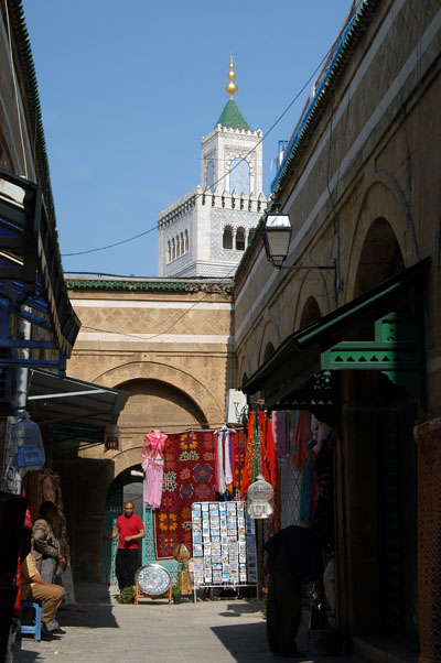 Souk el-Bey and minaret of the El-Zitouna Mosque