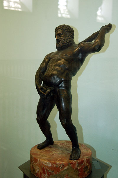 Bronze of drunked Hercules taking a piss