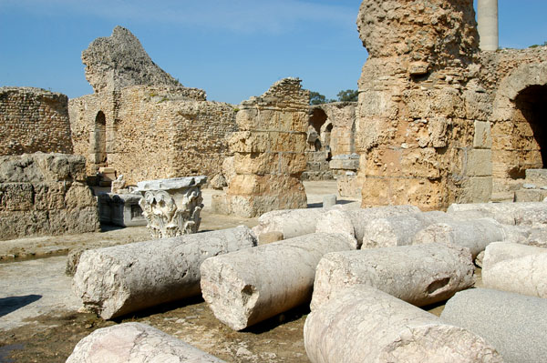Many fallen columns, Antonine Baths - Thermes Antonin, Carthage