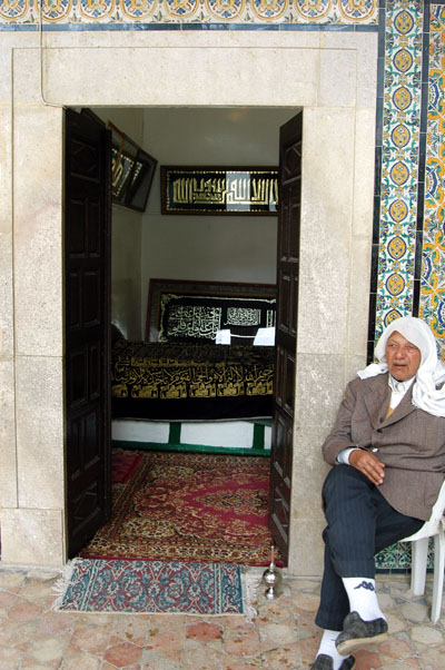 Watchmen keeping non-muslims from entering the tomb
