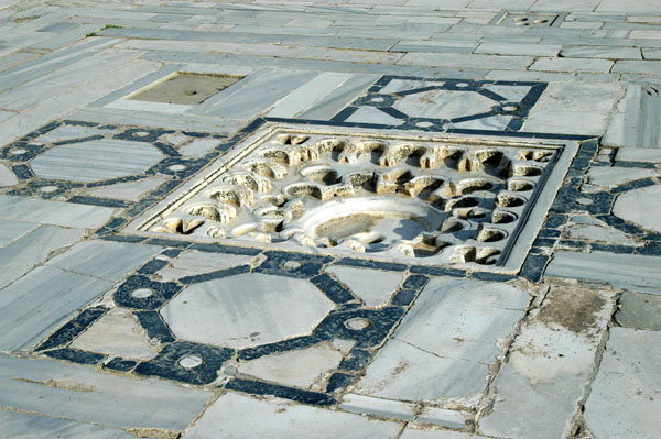 Basin in the courtyard of the Great Mosque