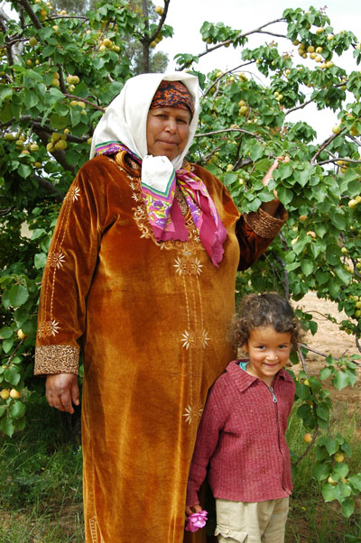 Tunisian woman and her daughter
