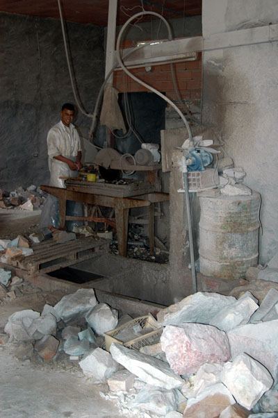 Equipment where stone is cut into mosaic tiles