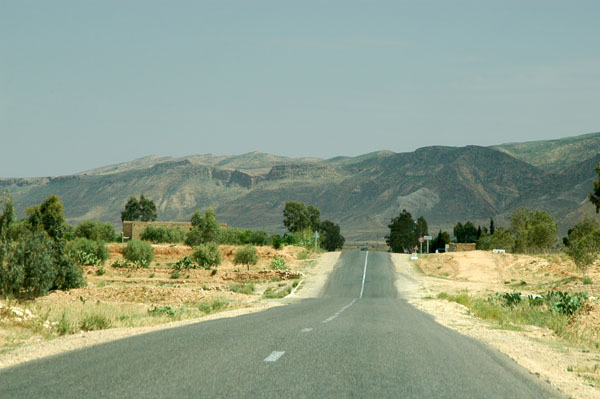 Route P15 approaching Gafsa