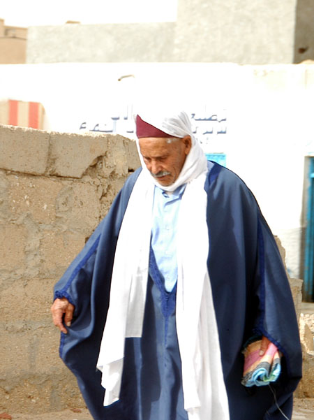 Tunisian man dressed traditionally, Douz
