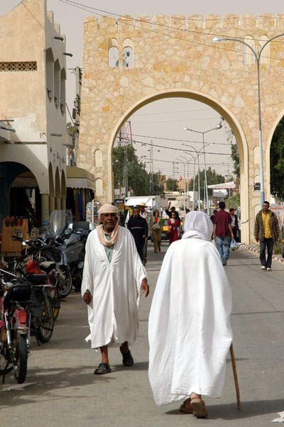 The arch at the end of Ave des Martyrs, Douz