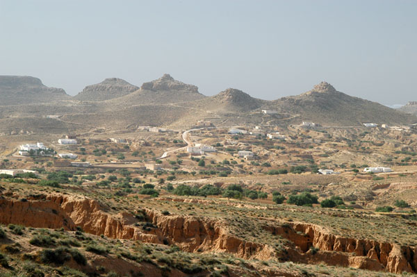 Dahar landscape around Beni Kheddache