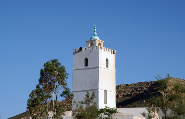 Whitewashed minaret of a Tunisian mosque near Beni Kheddache