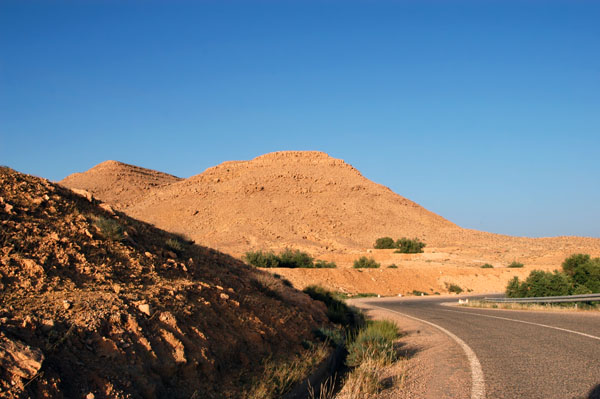 Along the C207 north of Ksar Hadada