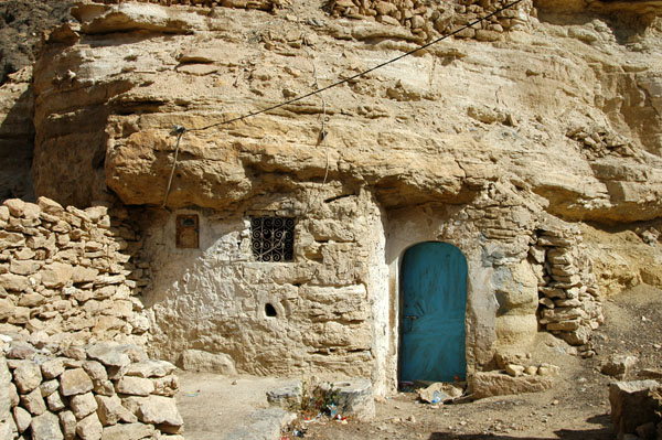 House built into the cliffside, Chenini