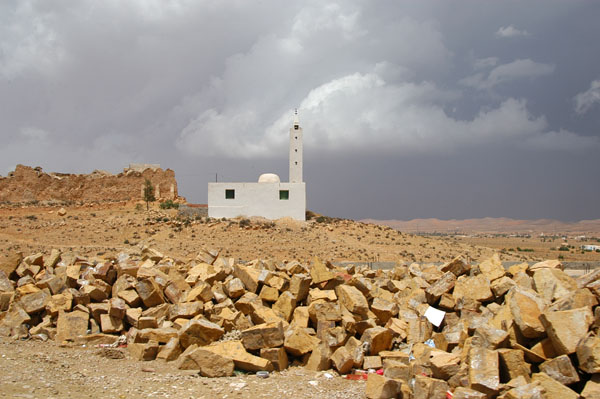 Mosque and dark sky near Jelidat, SE of Tataouine