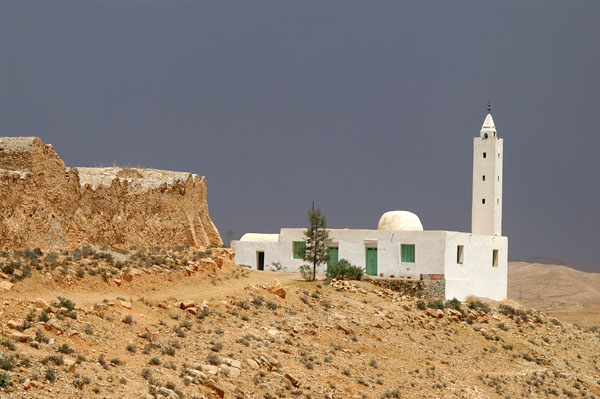 Mosque, ksar and dark sky Ksar Jelidat, SE of Tataouine