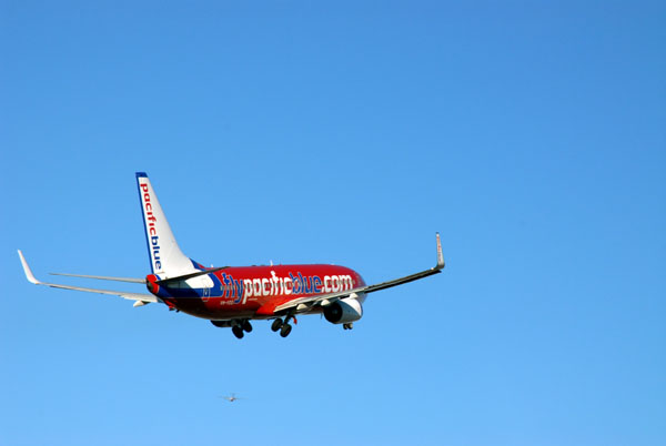 Pacific Blue Boeing 737-800 departing SYD (VH-VOQ)