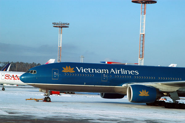 Vietnam Airlines Boeing 777-200 ER at Moscow-Domodedovo in winter