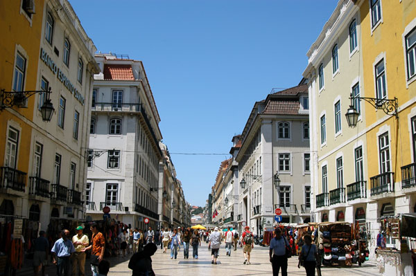 Looking back up the length of Rua Augusta towards the Rossio, Baixa