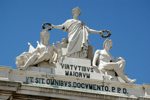 Virtutibus Maiorum Vt. Sit. Omnibus. Documento. P.P.D.