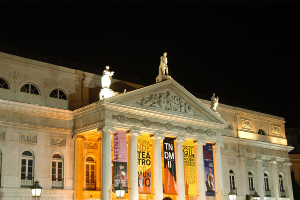 Dona Maria II National Theatre, Praça Dom Pedro IV at night