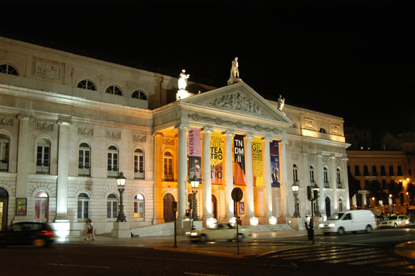 Dona Maria II National Theatre, Praa Dom Pedro IV at night
