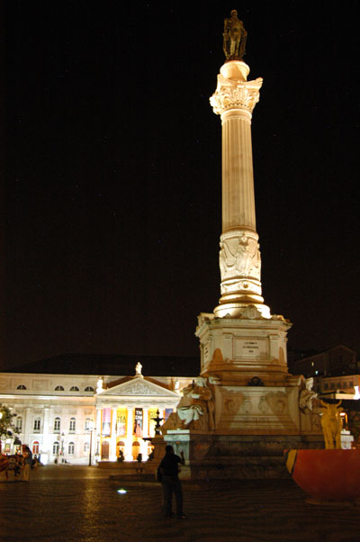 Praa Dom Pedro IV at night