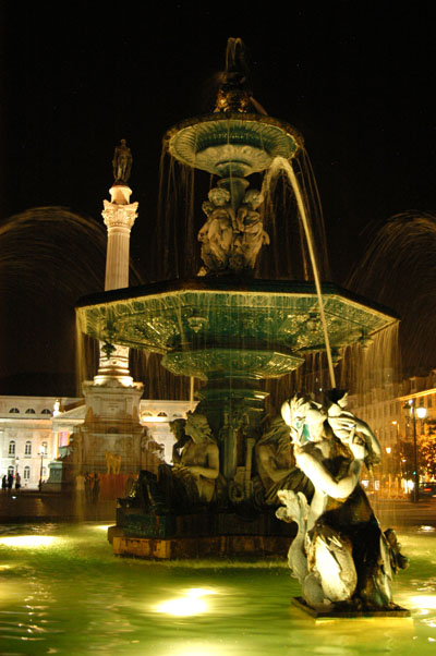 Fountain, Praça Dom Pedro IV at night