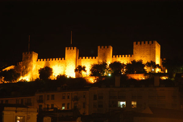 Castelo de So Jorge from Praa da Figueira at night