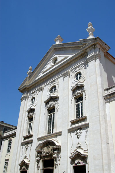 Church next to City Hall on Rua Nova do Almada