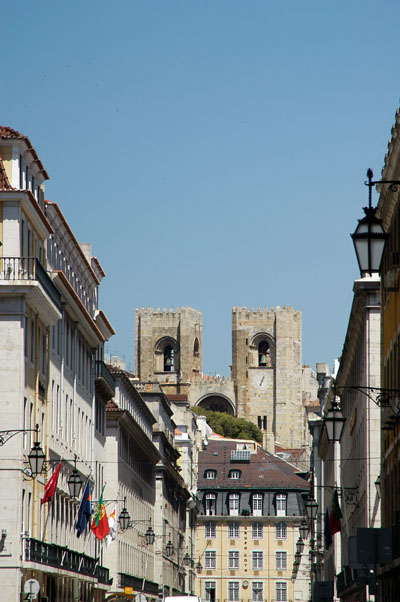 Looking up Rua do Comércio to Sé Catedral