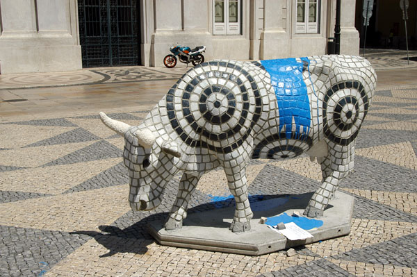 Mosaic tile cow on Praça do Municipio, Lisbon