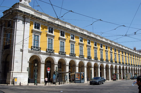 Arcade on the northern side of Praça do Comércio