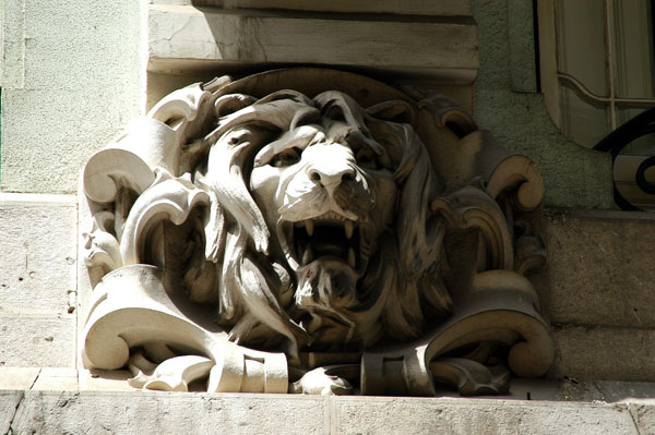 Architectural detail - lion - Baixa