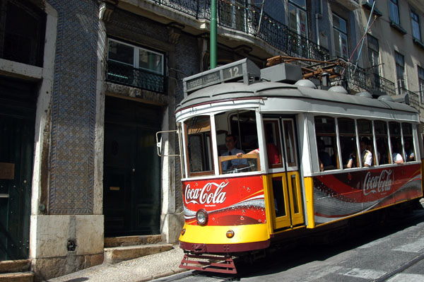 Tram coming down Rua Augusto Rosa