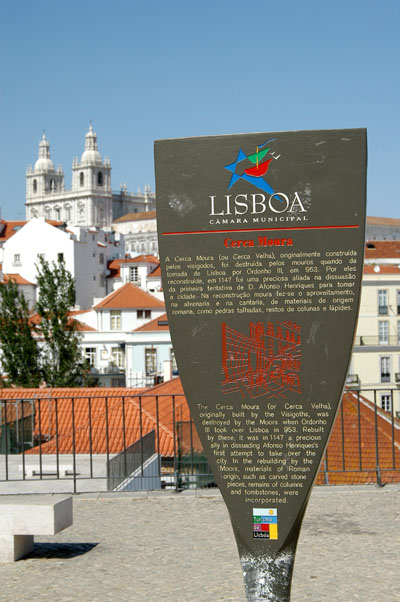Historical plaque for the Cerca Moura (Moorish Walls)