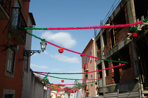 Festive atmosphere in the Santa Cruz district around the castle