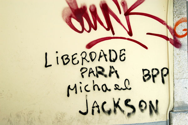 Barrio Alto graffiti Liberdade Para Michael Jackson