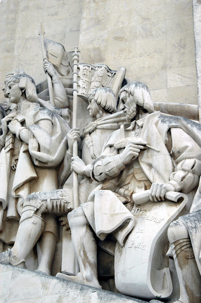 Writer João de Barros behind the navigators