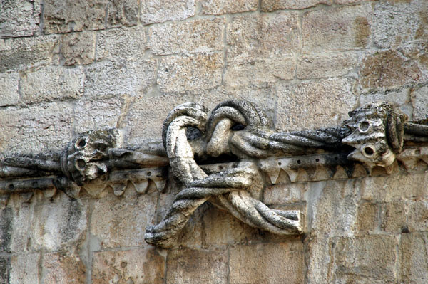 Carved stone rope and knot, Torre de Belm