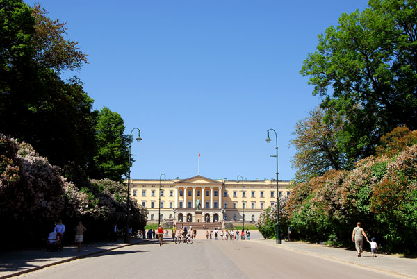 Karl Johans gate leading to the Royal Palace, Oslo