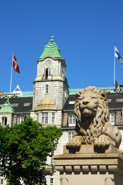Lion scupture and the Grand Hotel