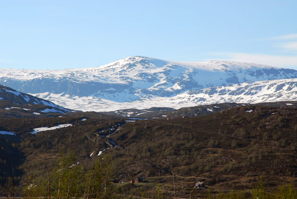 Thick snowcover on the highest peaks of Hallingskarvet in June