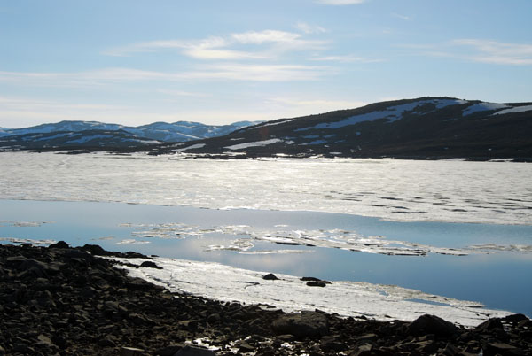 Partially frozen lake, Hardangervidda