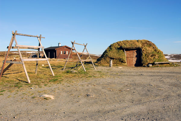 Earth and turf covered huts along route 7, Hardangervidda