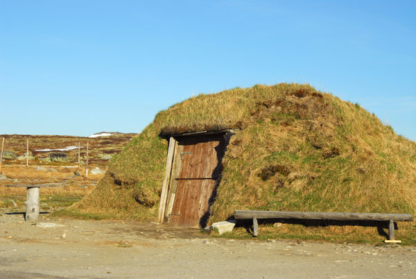 Turf covered hut, Hardangervidda