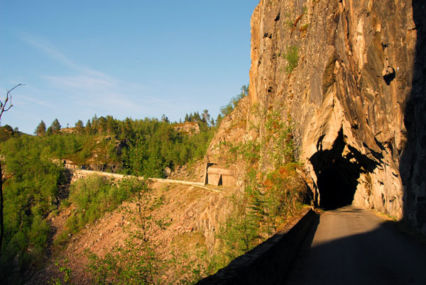 Old road tunnel just past Vøringfoss