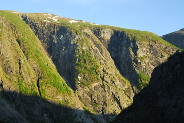 Descending into the Måbødal canyon