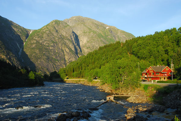 Rapids connecting Eidfjordvatnet with the oceanic Eidfjorden